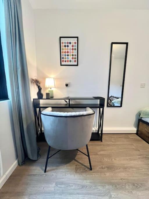 Gorgeous Flat 10 Min Walk To Stadium Free Parking Londra Esterno foto