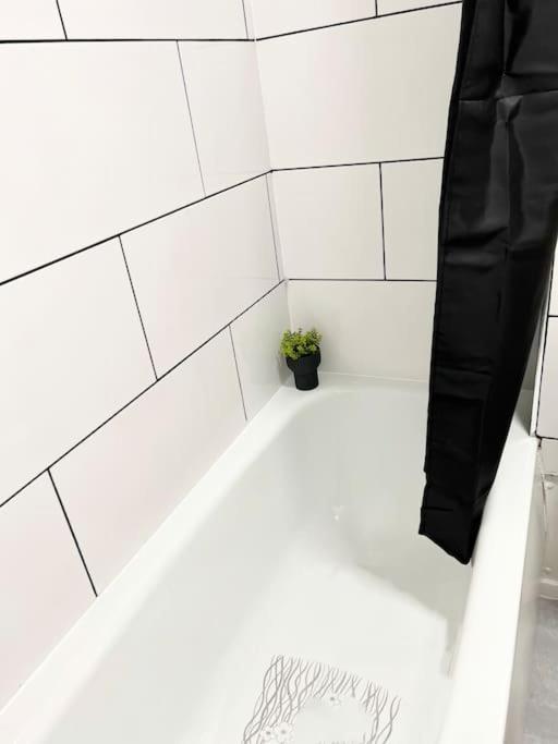 Gorgeous Flat 10 Min Walk To Stadium Free Parking Londra Esterno foto