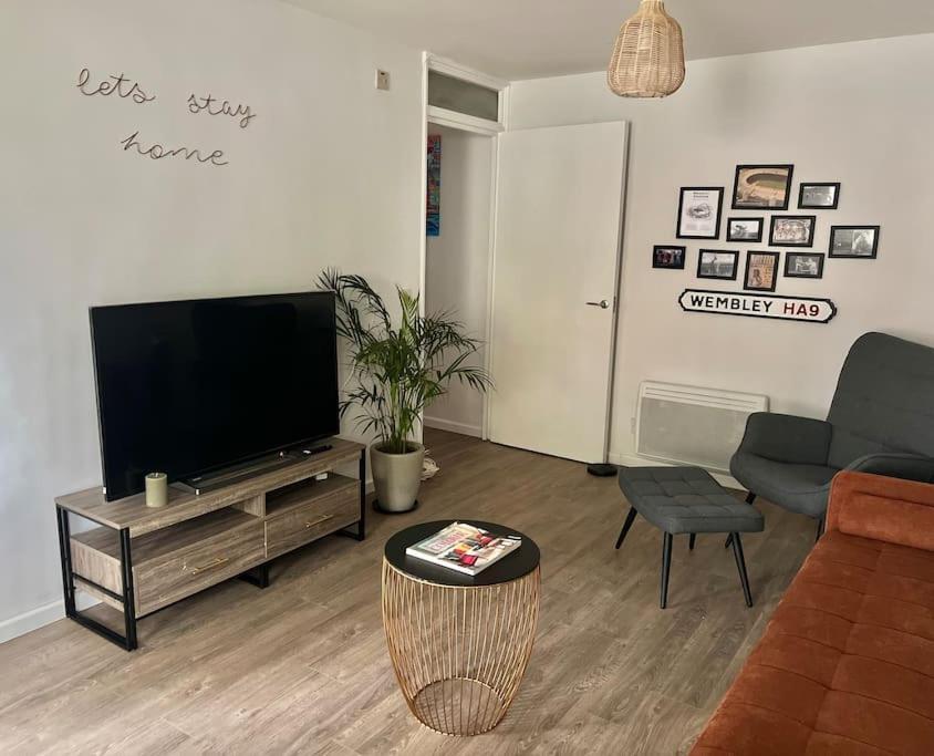 Gorgeous Flat 10 Min Walk To Stadium Free Parking Londra Esterno foto